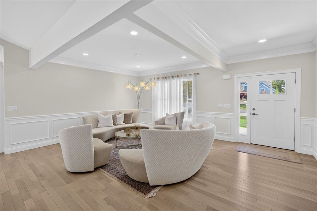 Interior, Living room, Pendant Lights, Recessed Lighting, Wood Texture Flooring