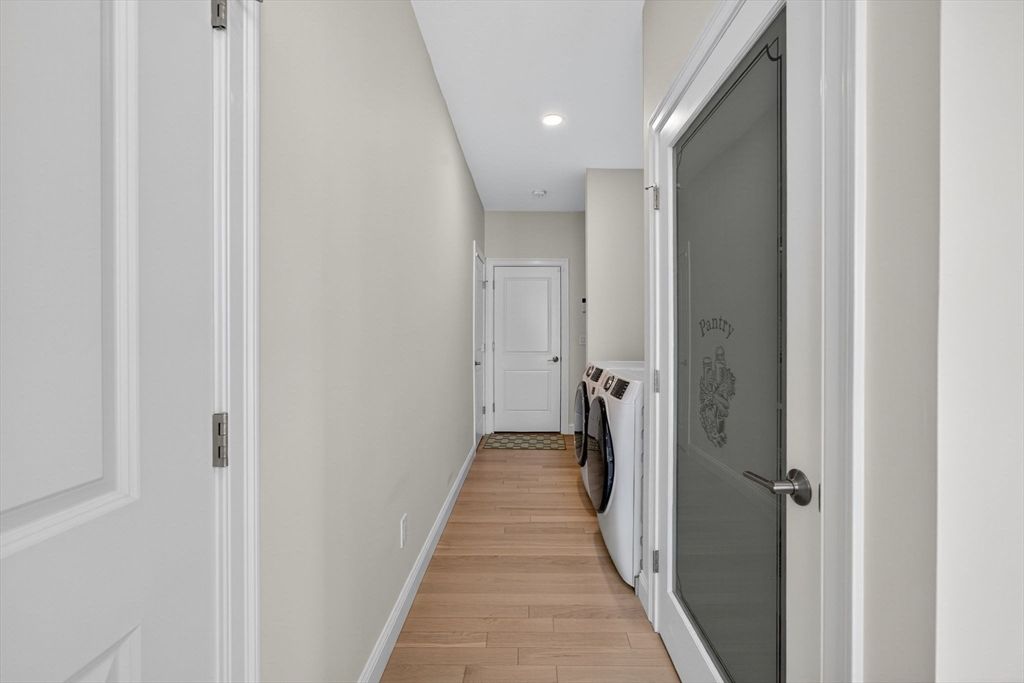 Interior, Recessed Lighting, Washer, Wood Texture Flooring