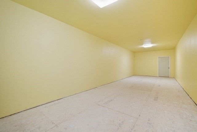 Empty room, Interior
