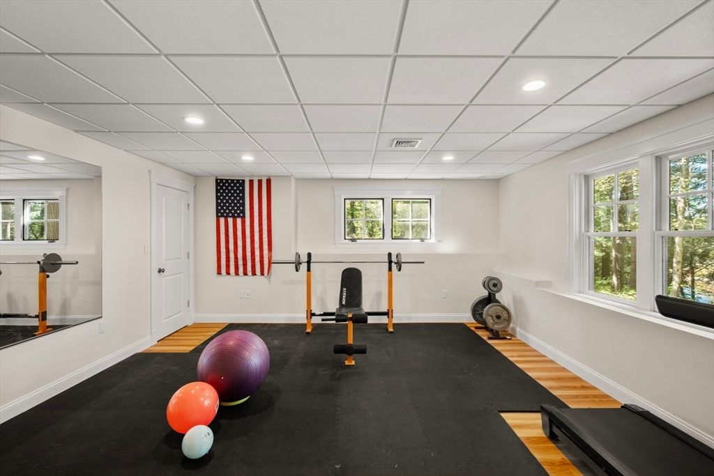 Fitness Equipment, Interior, Recessed Lighting, Wood Texture Flooring
