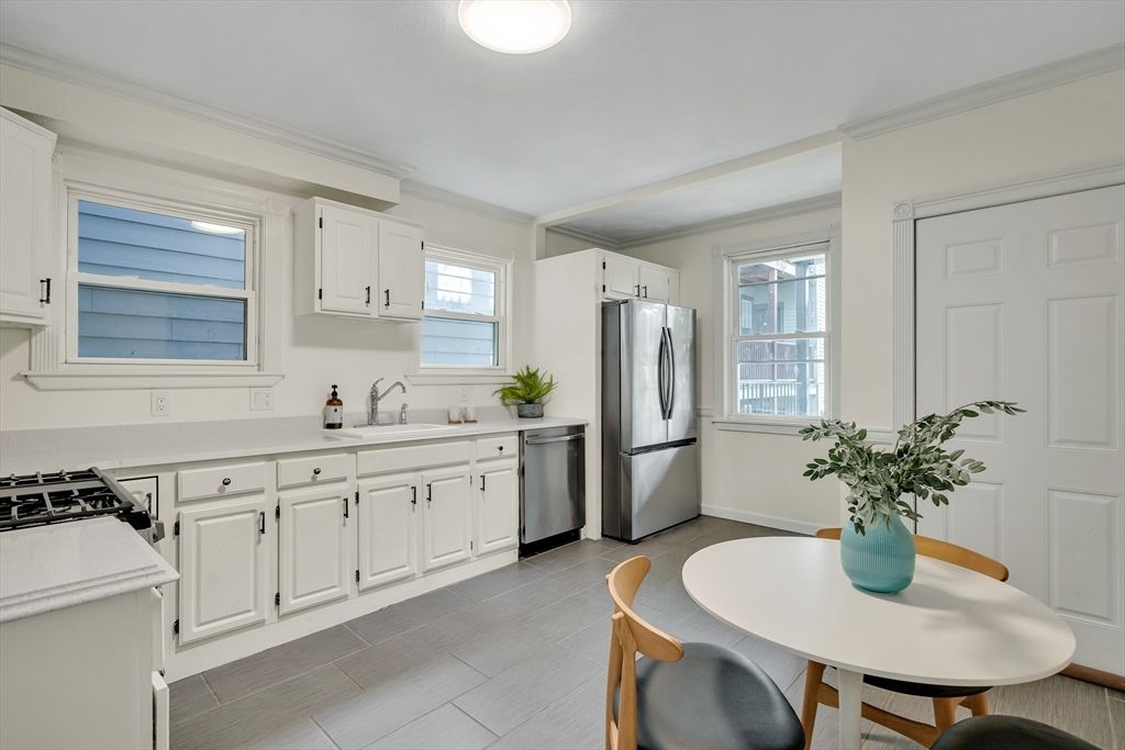 Dining room, Interior, Kitchen, Stainless Steel Appliances