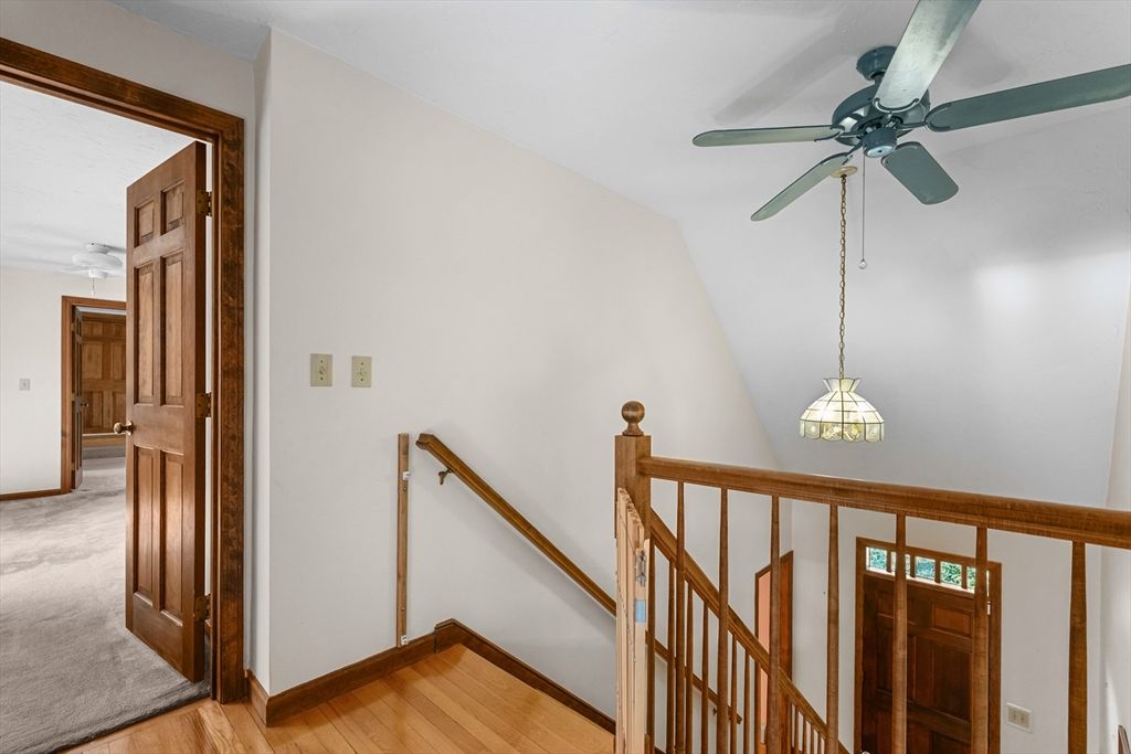 Interior, Pendant Lights, Wood Texture Flooring
