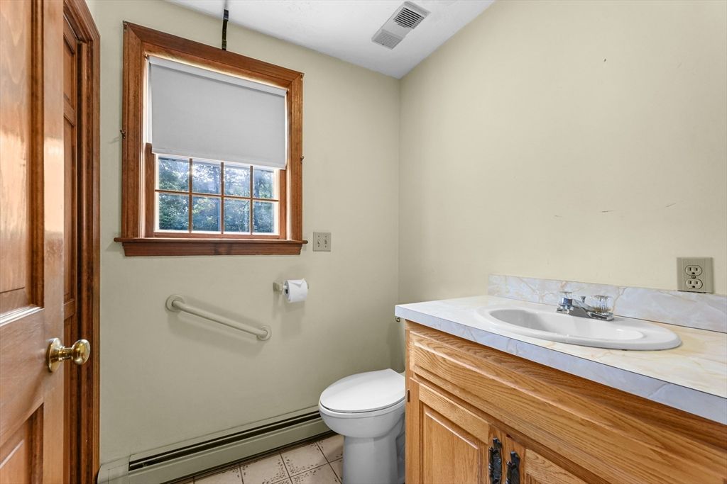 Bathroom, Interior, Tile Countertops