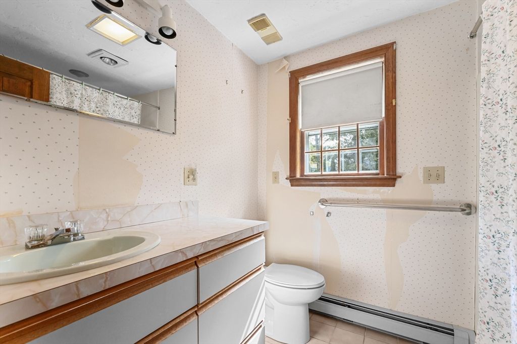 Bathroom, Interior, Recessed Lighting, Tile Countertops