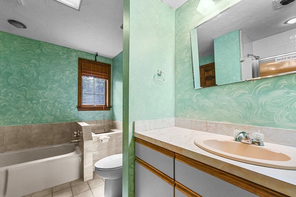Bathroom, Interior, Recessed Lighting, Tile Countertops