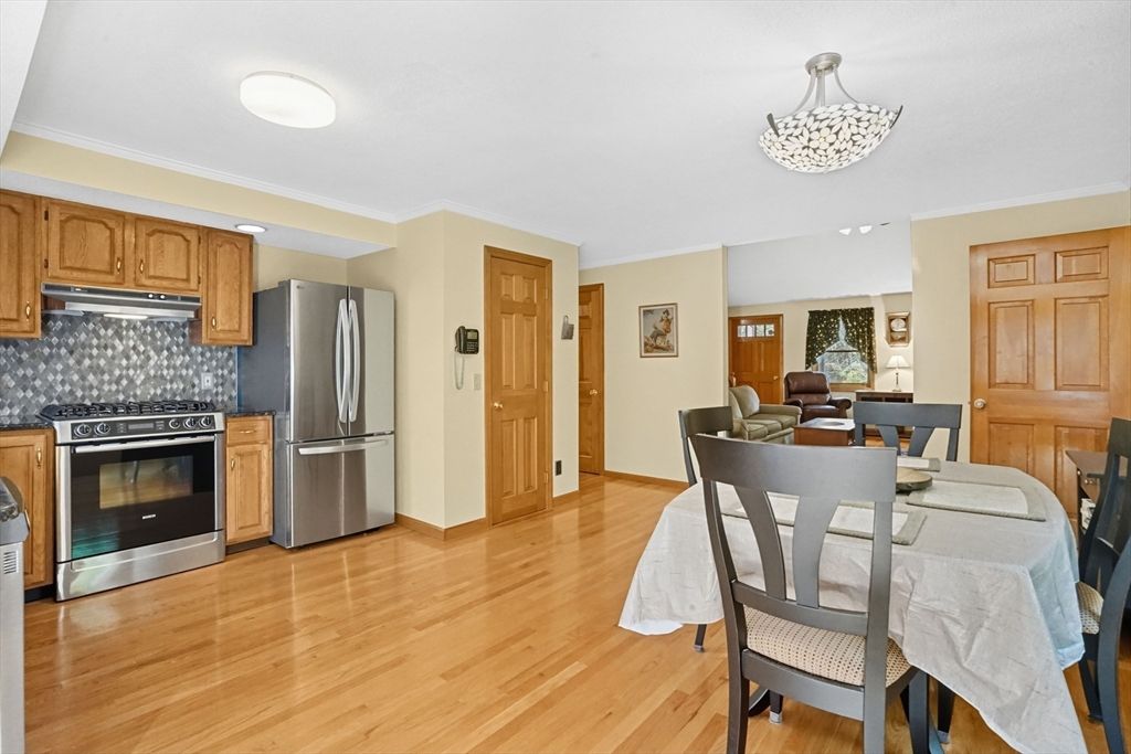 Dining room, Interior, Kitchen, Stainless Steel Appliances, Wood Texture Flooring