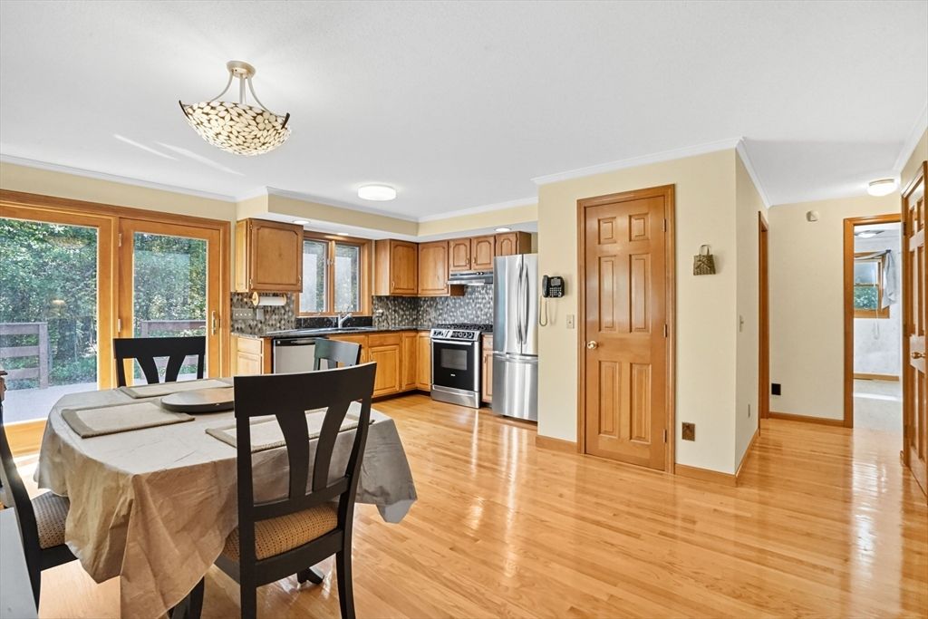 Chandelier, Dining room, Interior, Kitchen, Stainless Steel Appliances, Wood Texture Flooring
