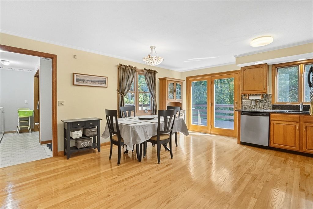Chandelier, Dining room, Interior, Kitchen, Wood Texture Flooring