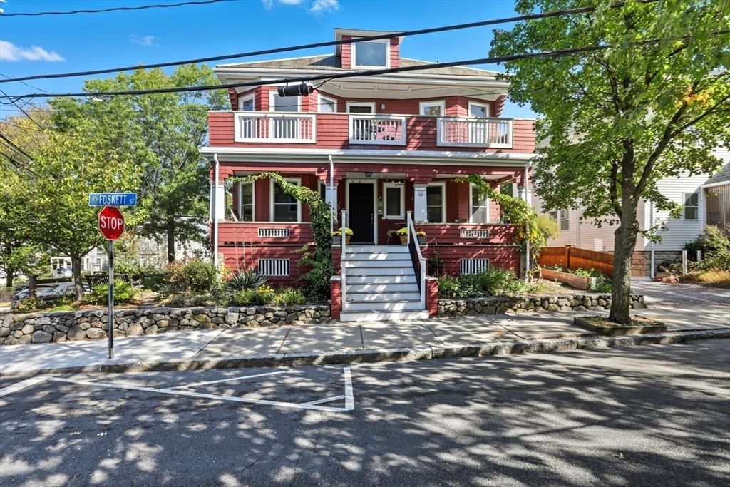 Exterior, Facade, American Foursquare