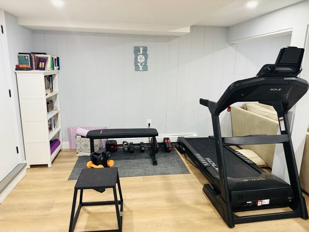 Fitness Equipment, Interior, Recessed Lighting, Wood Texture Flooring