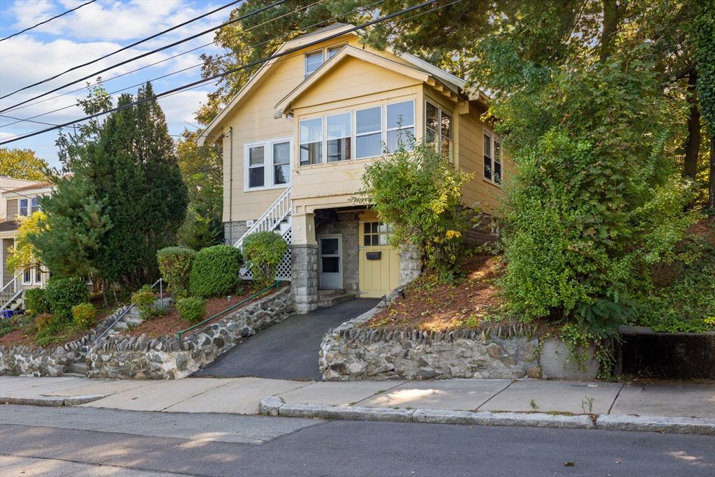 Exterior, Facade, Queen Anne Victorian