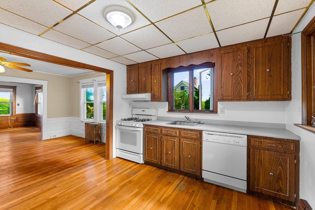Interior, Kitchen, Wood Texture Flooring