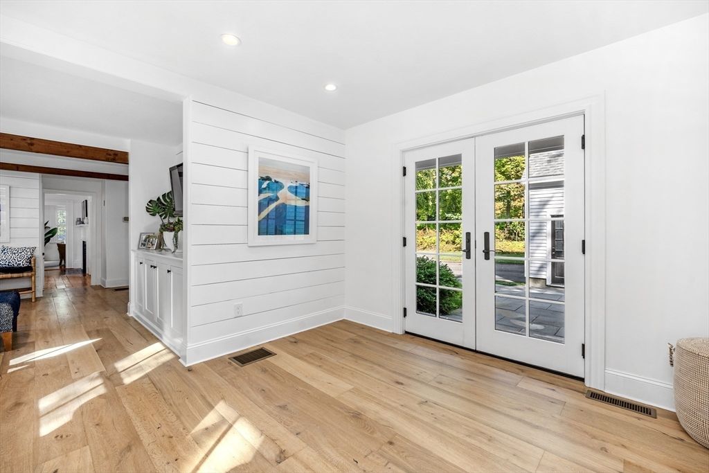 Empty room, Interior, Recessed Lighting, Wooden Beams, Wood Texture Flooring