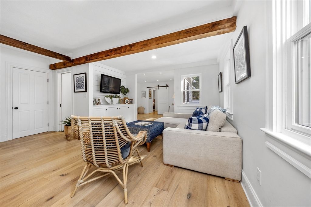Interior, Living room, Recessed Lighting, Wooden Beams, Wood Texture Flooring