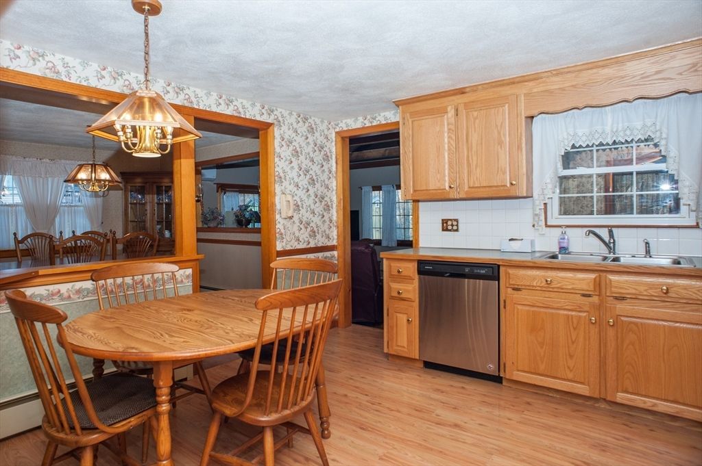 Dining room, Interior, Kitchen, Pendant Lights, Wood Texture Flooring