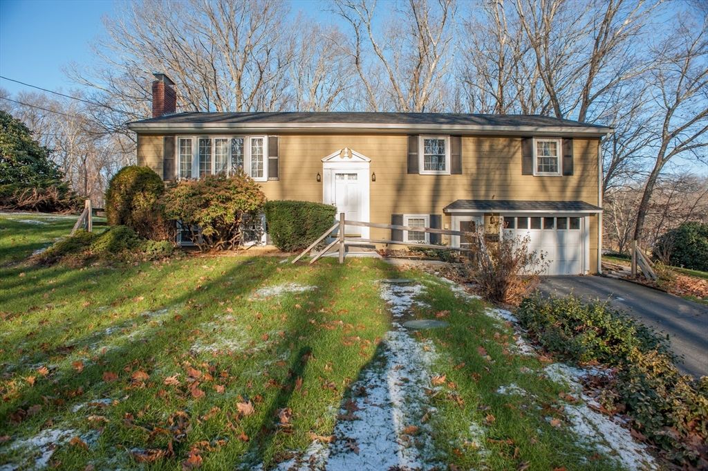 Attached, Exterior, Facade, Raised Ranch