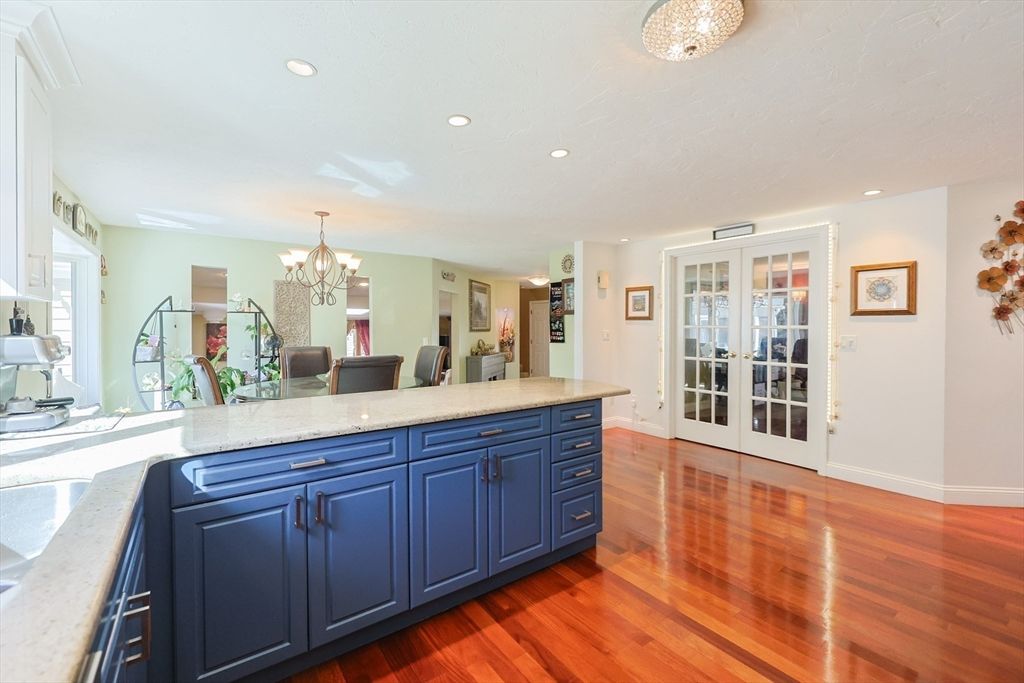 Chandelier, Dining room, Interior, Kitchen, Recessed Lighting, Wood Texture Flooring