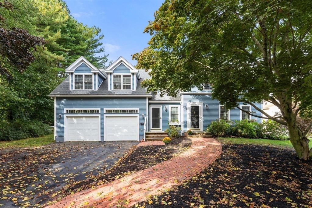 Attached, Exterior, Facade, Cape Cod