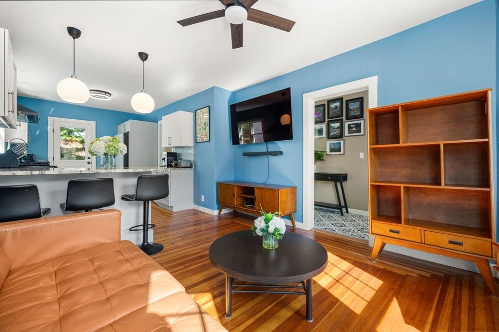 Interior, Kitchen, Pendant Lights, Wood Texture Flooring