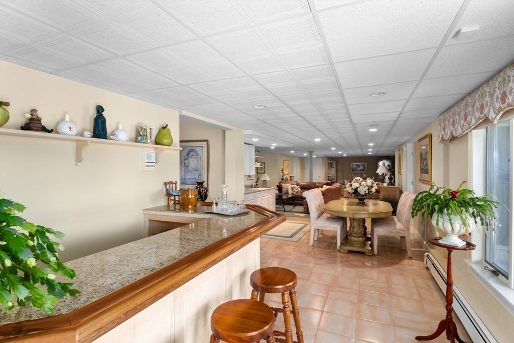 Dining room, Interior, Recessed Lighting