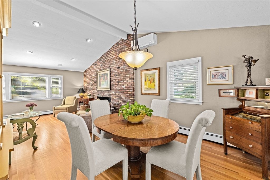 Dining room, Interior, Pendant Lights, Recessed Lighting, Stone Walls, Wood Texture Flooring