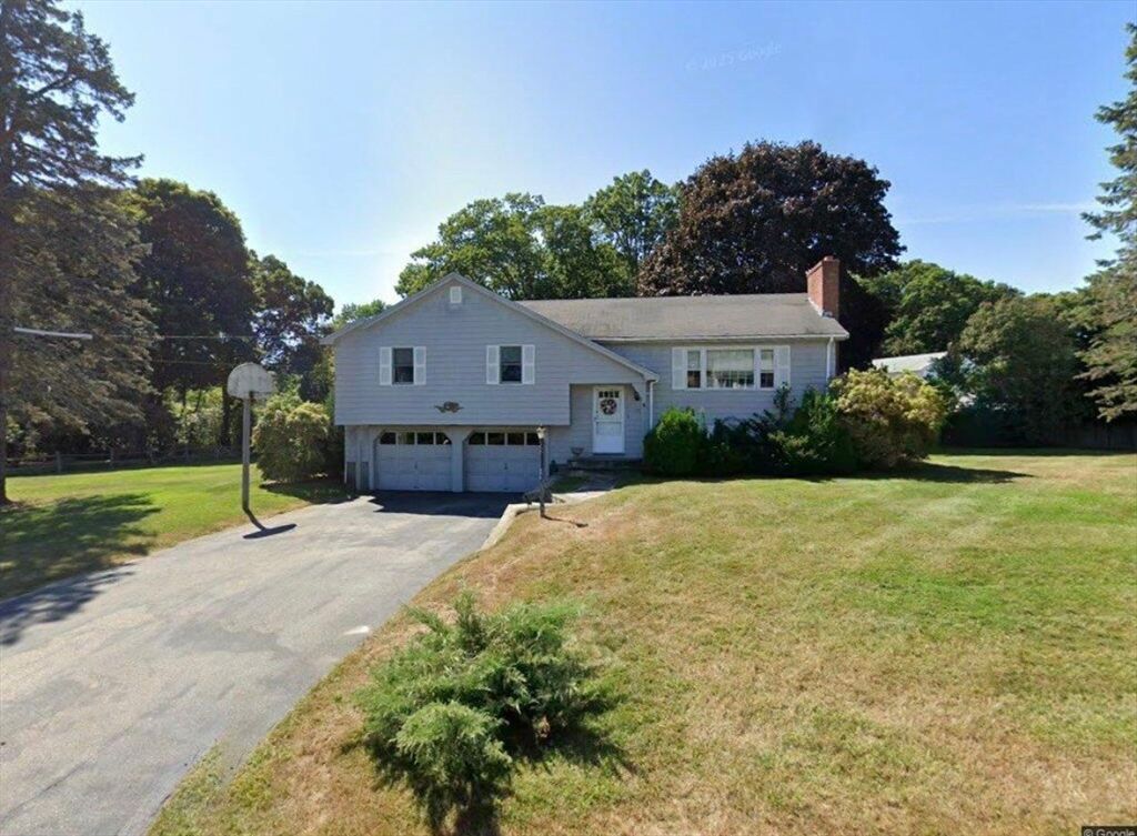 Attached, Backyard, Exterior, Facade, Split Level