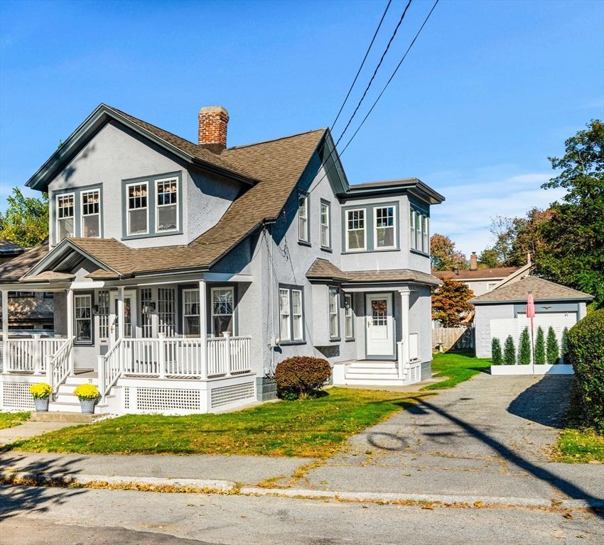 Exterior, Facade, Queen Anne Victorian