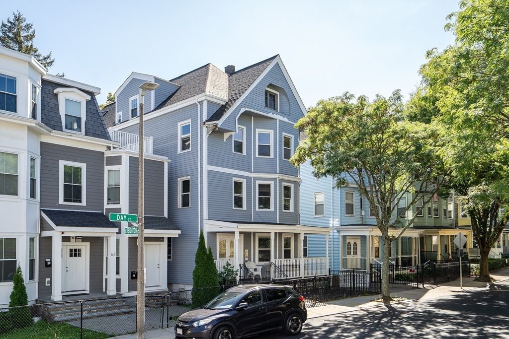 Exterior, Facade, Rowhouse