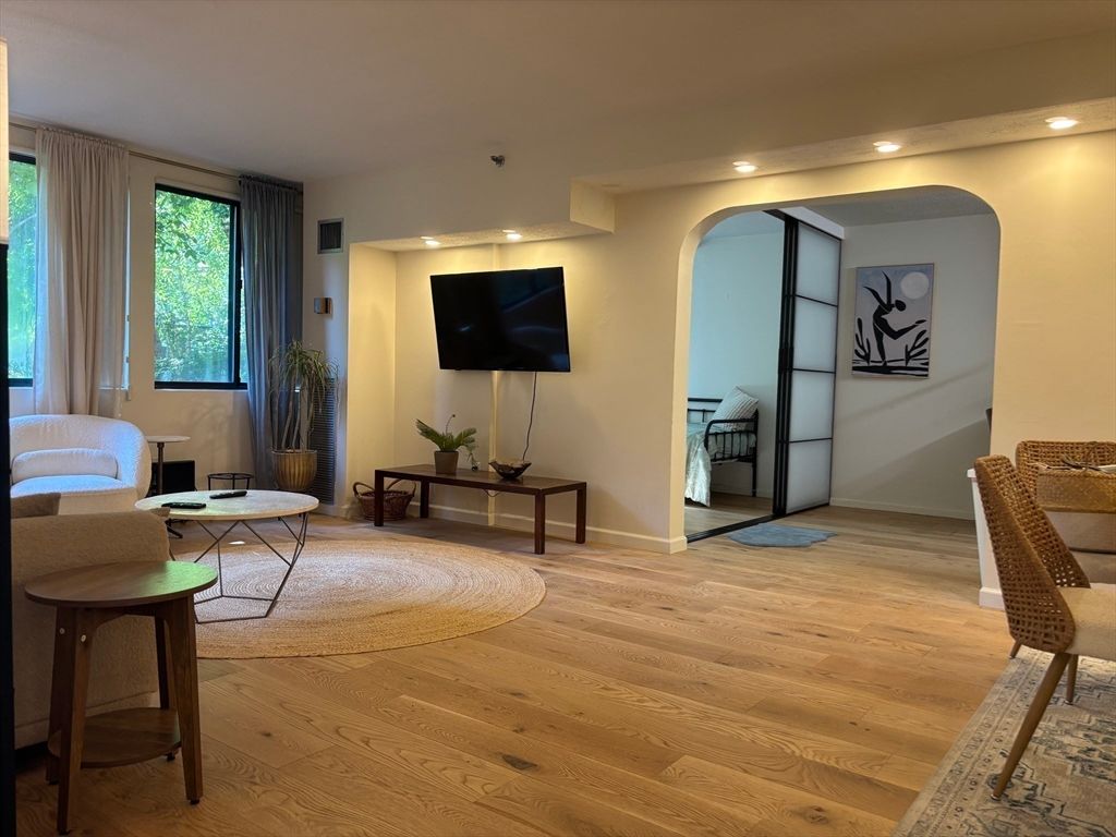 Interior, Recessed Lighting, Wood Texture Flooring