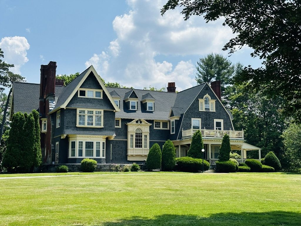 Backyard, Exterior, Facade, Queen Anne Victorian