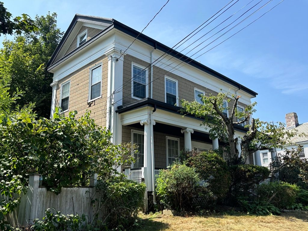 Exterior, Facade, Queen Anne Victorian