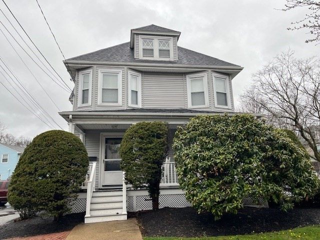 Exterior, Facade, American Foursquare