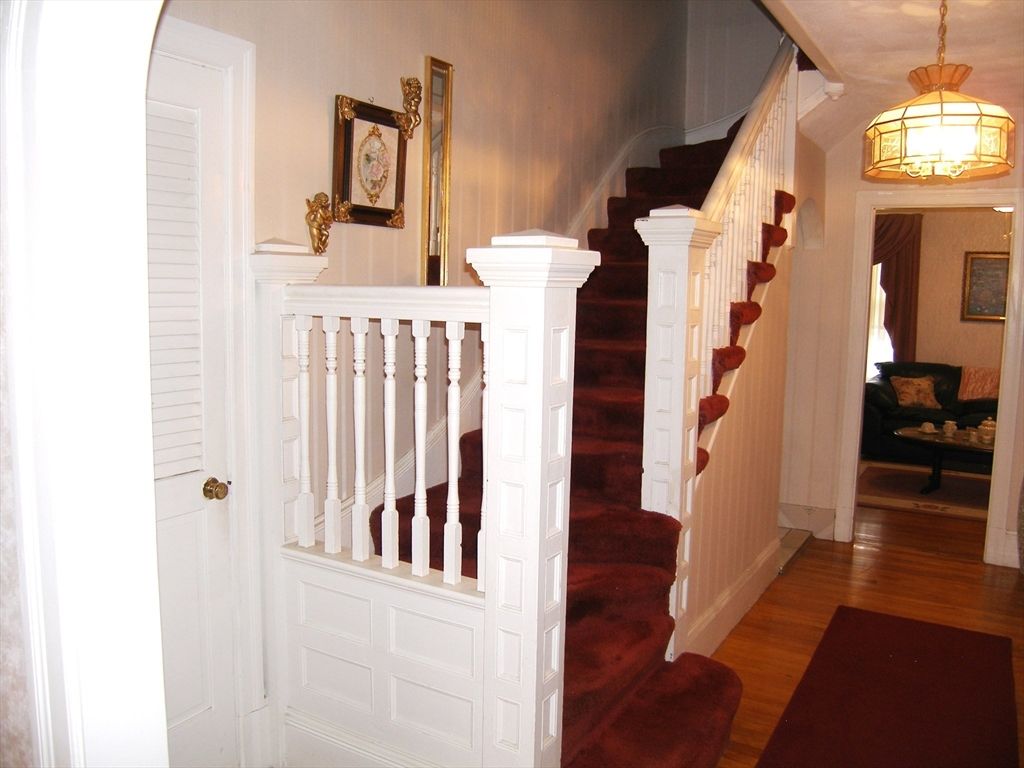 Interior, Pendant Lights, Wood Texture Flooring