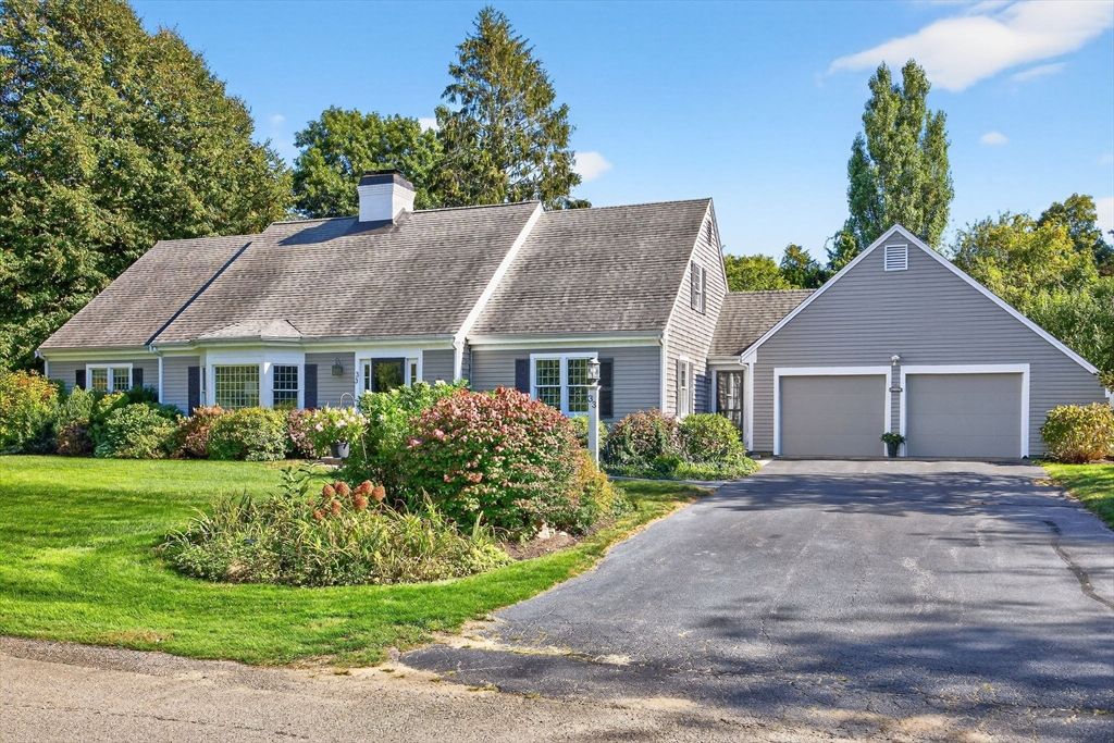 Attached, Exterior, Facade, Cape Cod