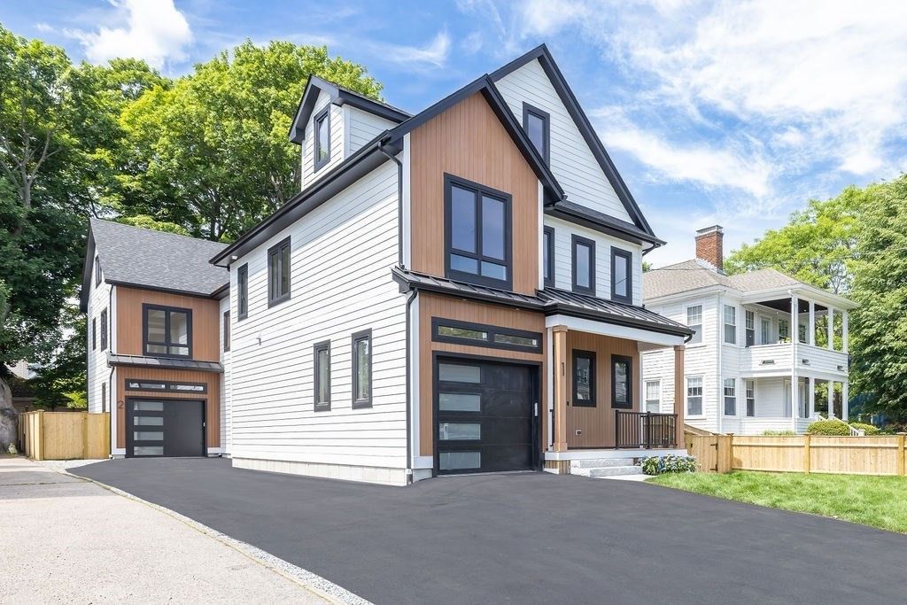 Attached, Exterior, Facade, Farmhouse