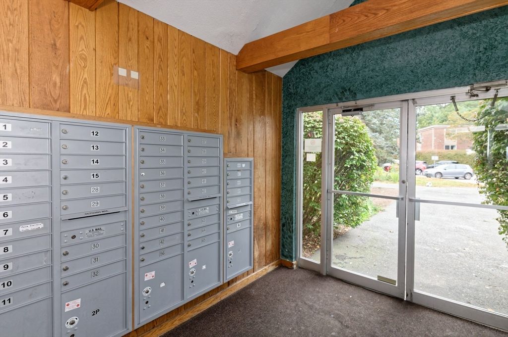 Empty room, Interior, Wooden Beams, Wooden Walls