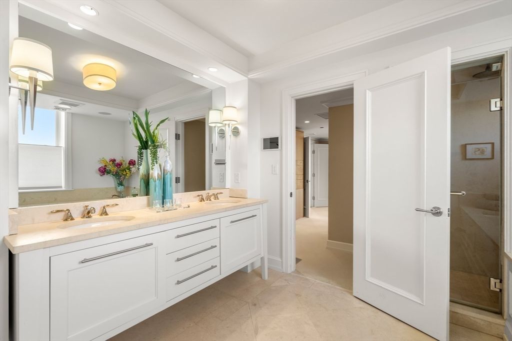 Bathroom, Dual Sink Vanities, Interior, Recessed Lighting