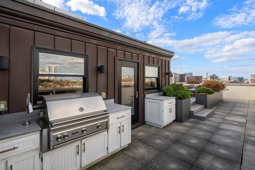 Exterior, Outdoor Kitchen