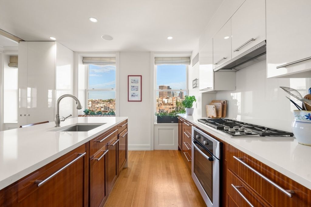 Interior, Kitchen, Recessed Lighting, Water, Wood Texture Flooring