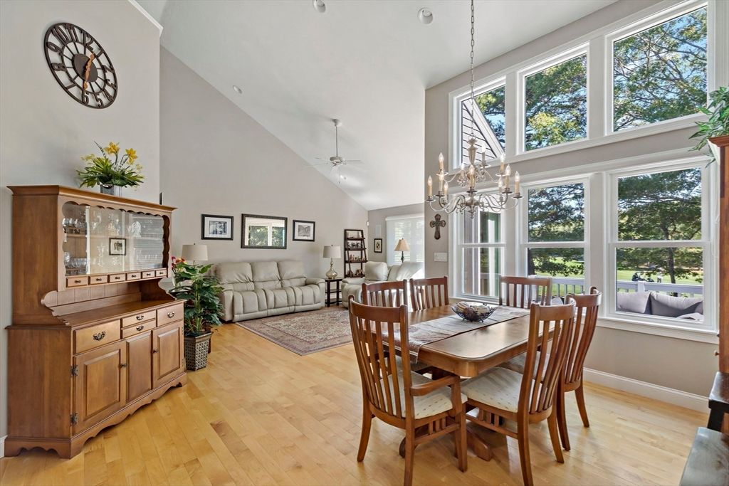Chandelier, Dining room, Interior, Living room, Pendant Lights, Wood Texture Flooring