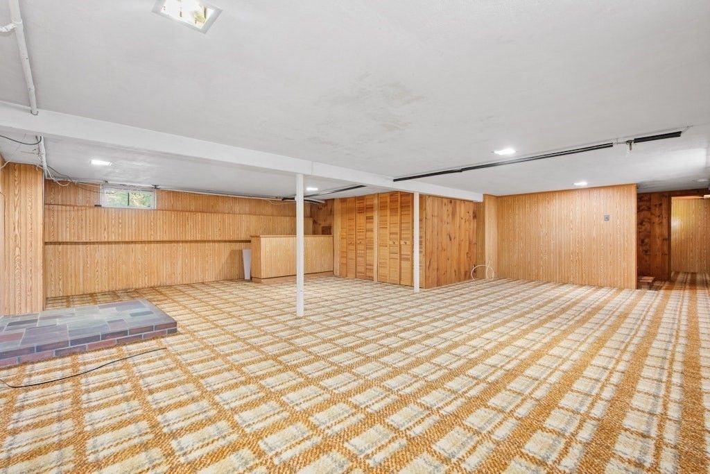 Empty room, Interior, Recessed Lighting, Wooden Walls