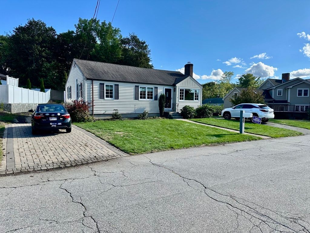 Exterior, Facade, Cape Cod