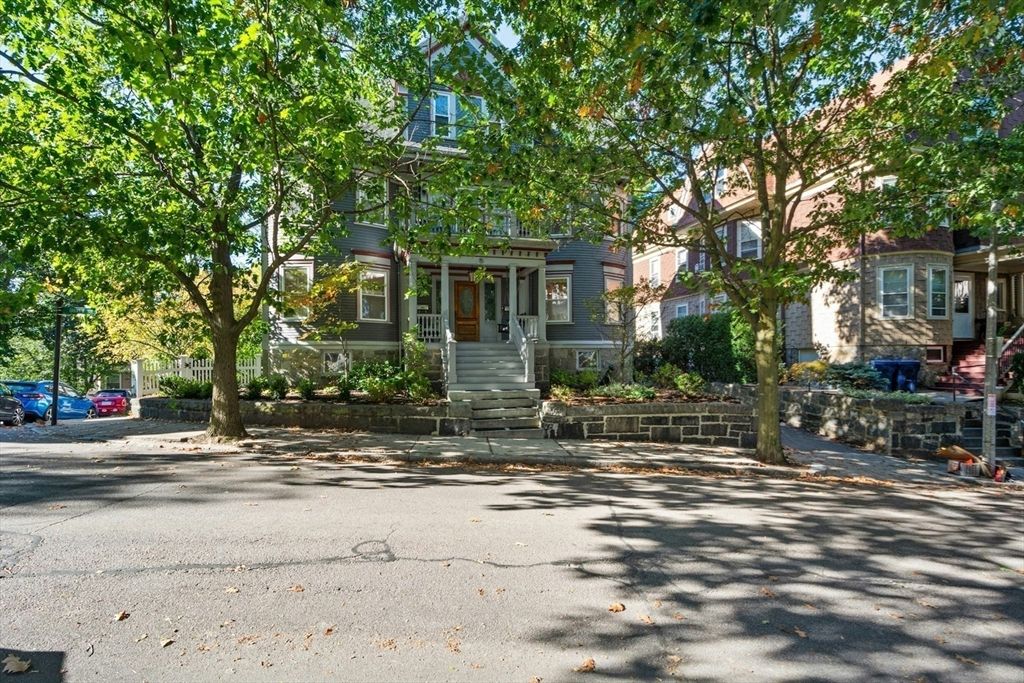 Exterior, Facade, American Foursquare