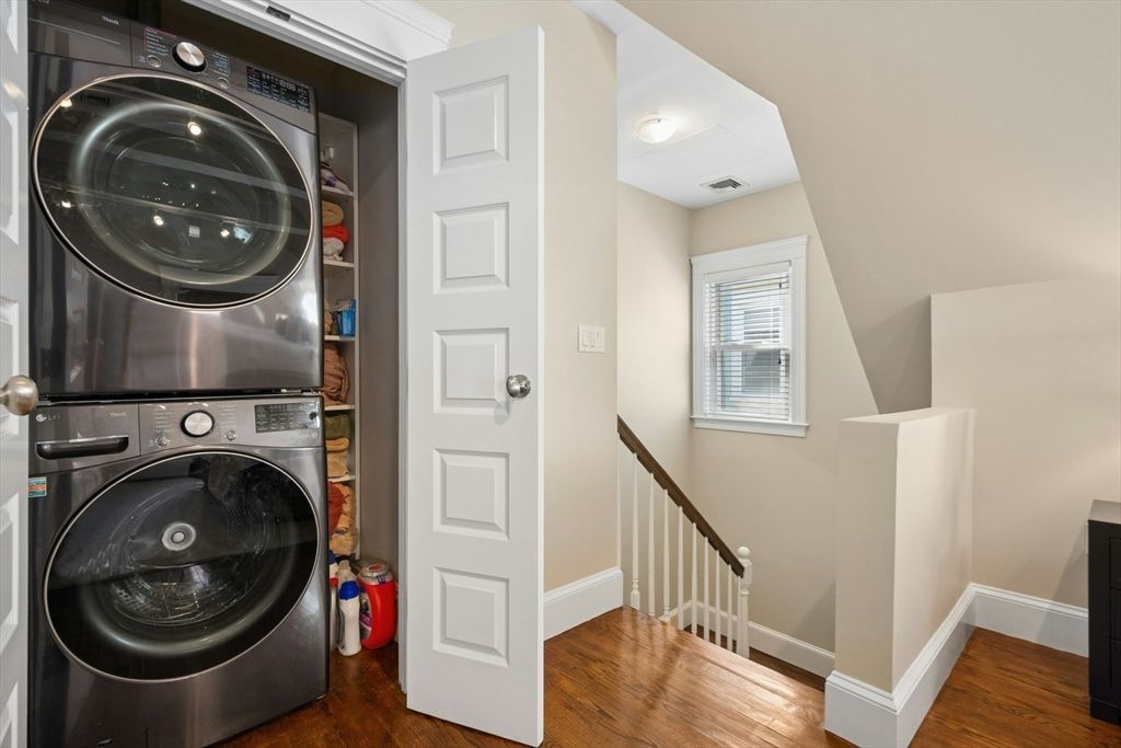 Interior, Utility Closets, Washer, Wood Texture Flooring