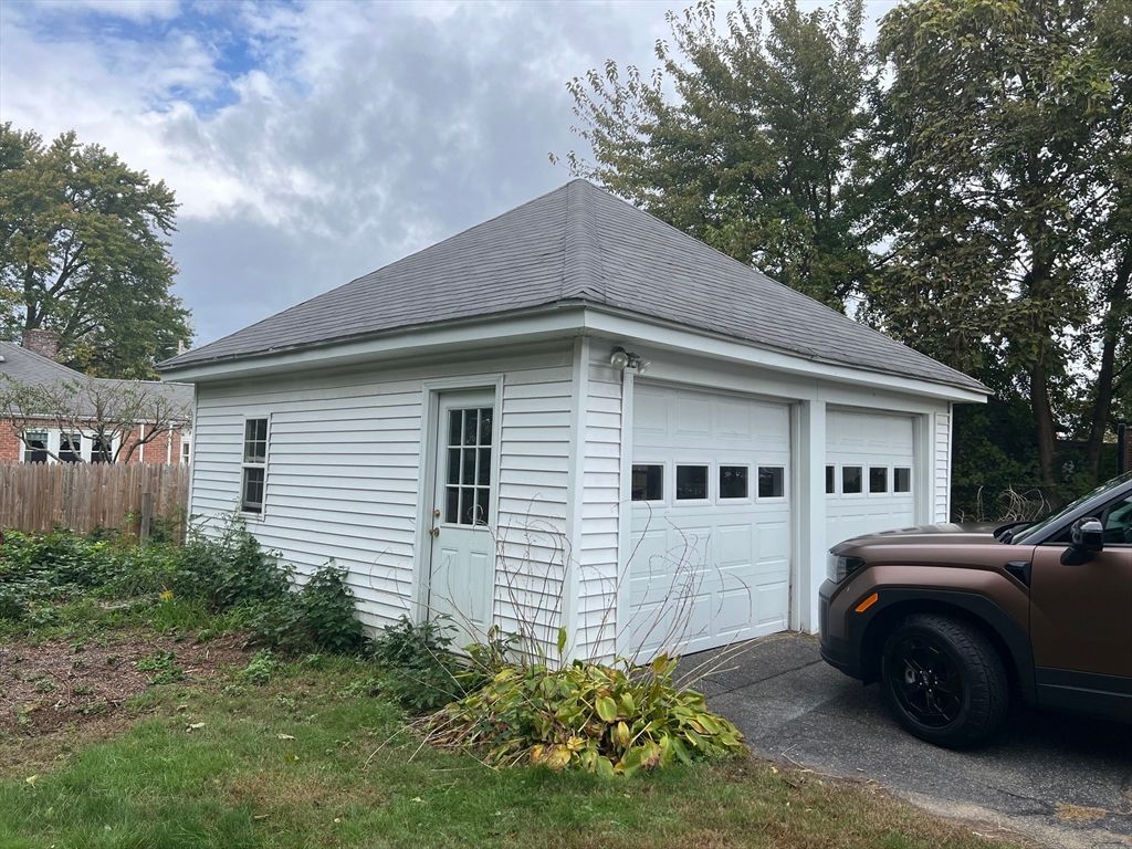 Detached Garage, Exterior