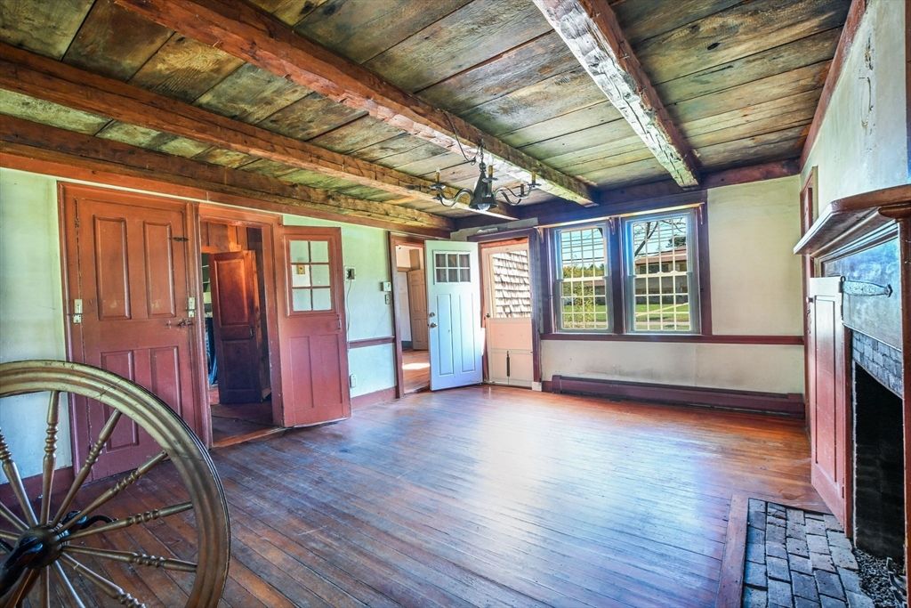 Empty room, Interior, Wooden Beams, Wooden Ceilings, Wood Texture Flooring