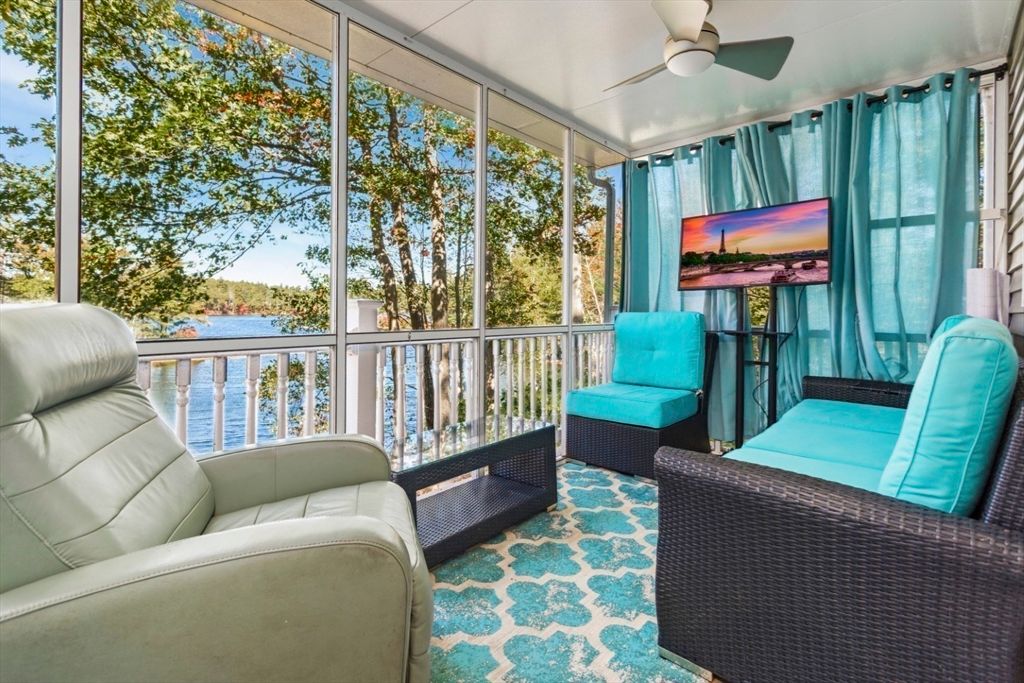 Interior, Sun Room, Water