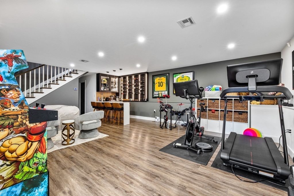Fitness Equipment, Interior, Recessed Lighting, Wood Texture Flooring