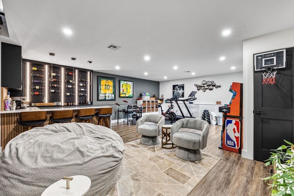 Fitness Equipment, Interior, Pendant Lights, Recessed Lighting, Wood Texture Flooring