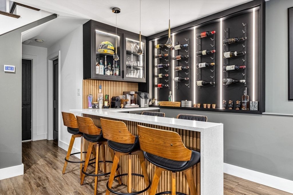 Interior, Pendant Lights, Wood Texture Flooring